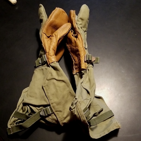 Trigger Finger Mittens - Picture 3 of 7